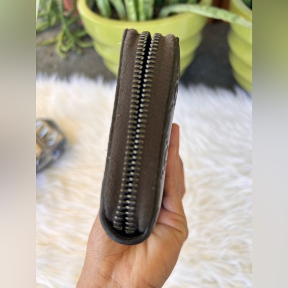 Gucci Long Zippy All Around Wallet - Picture 3 of 8